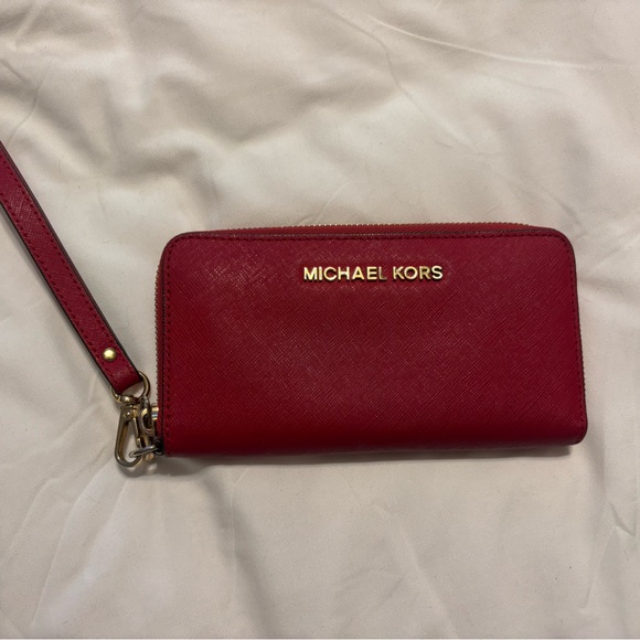 Michael Kors wristlet - Picture 1 of 2